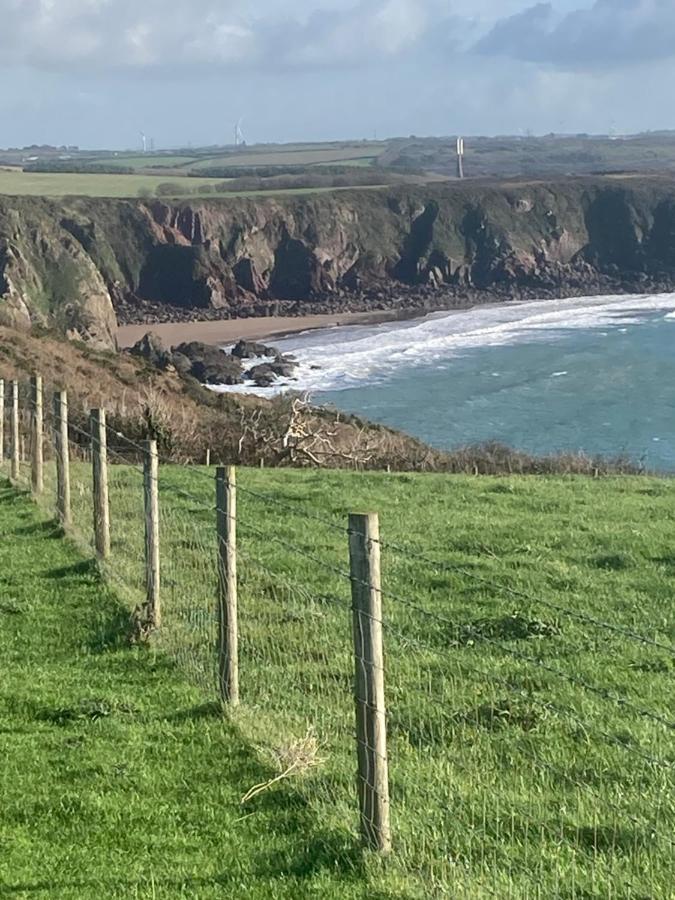 Готель Coast Path Camping Гейверфордвест Екстер'єр фото